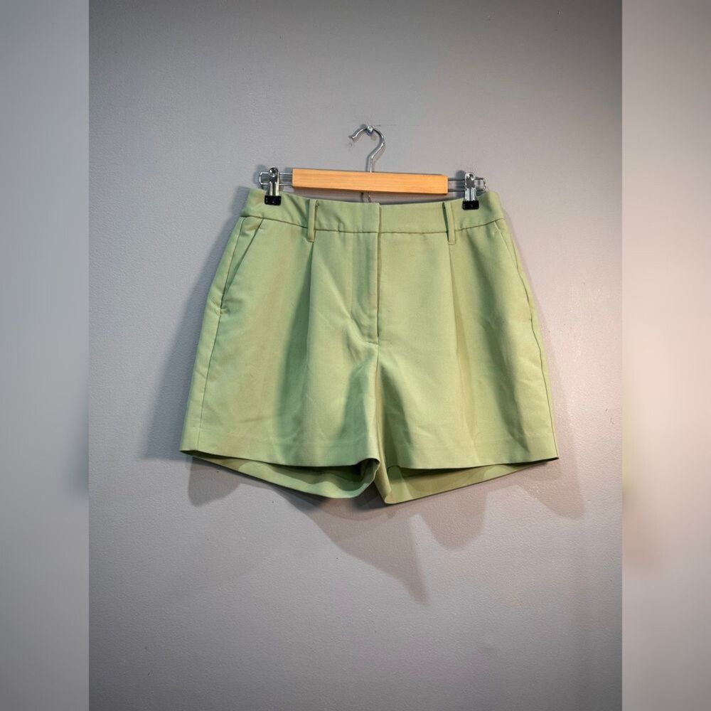 Sage Green Nine West High Rise Pleated Shorts Size 8 EUC